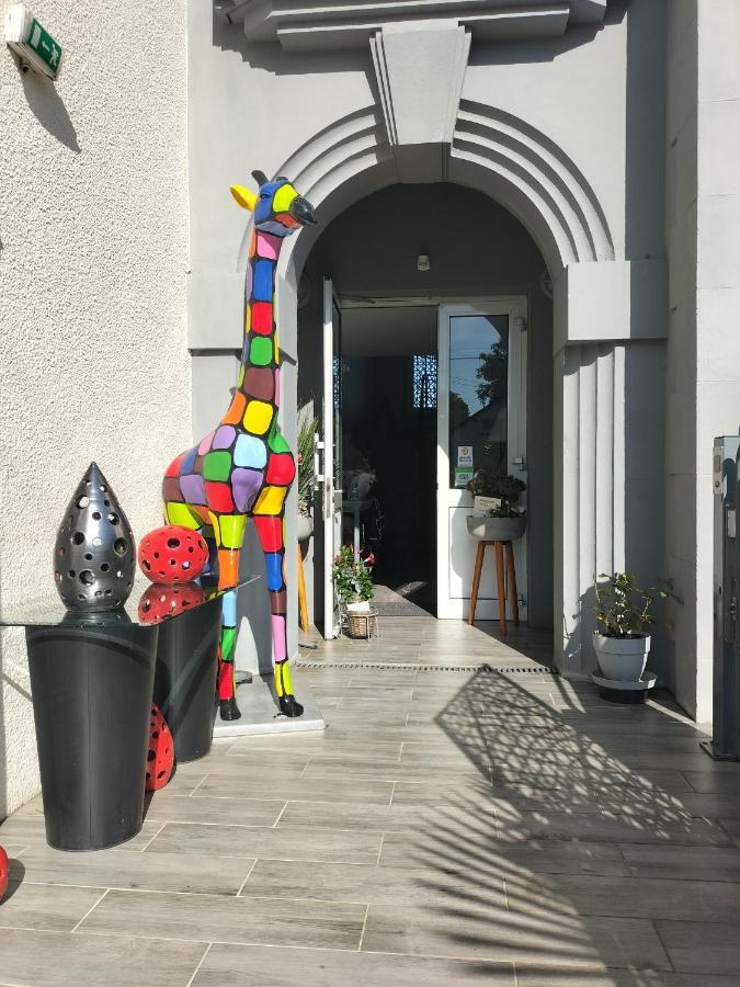 Hotel Le 6 3 Home Port En Bessin Exterior foto