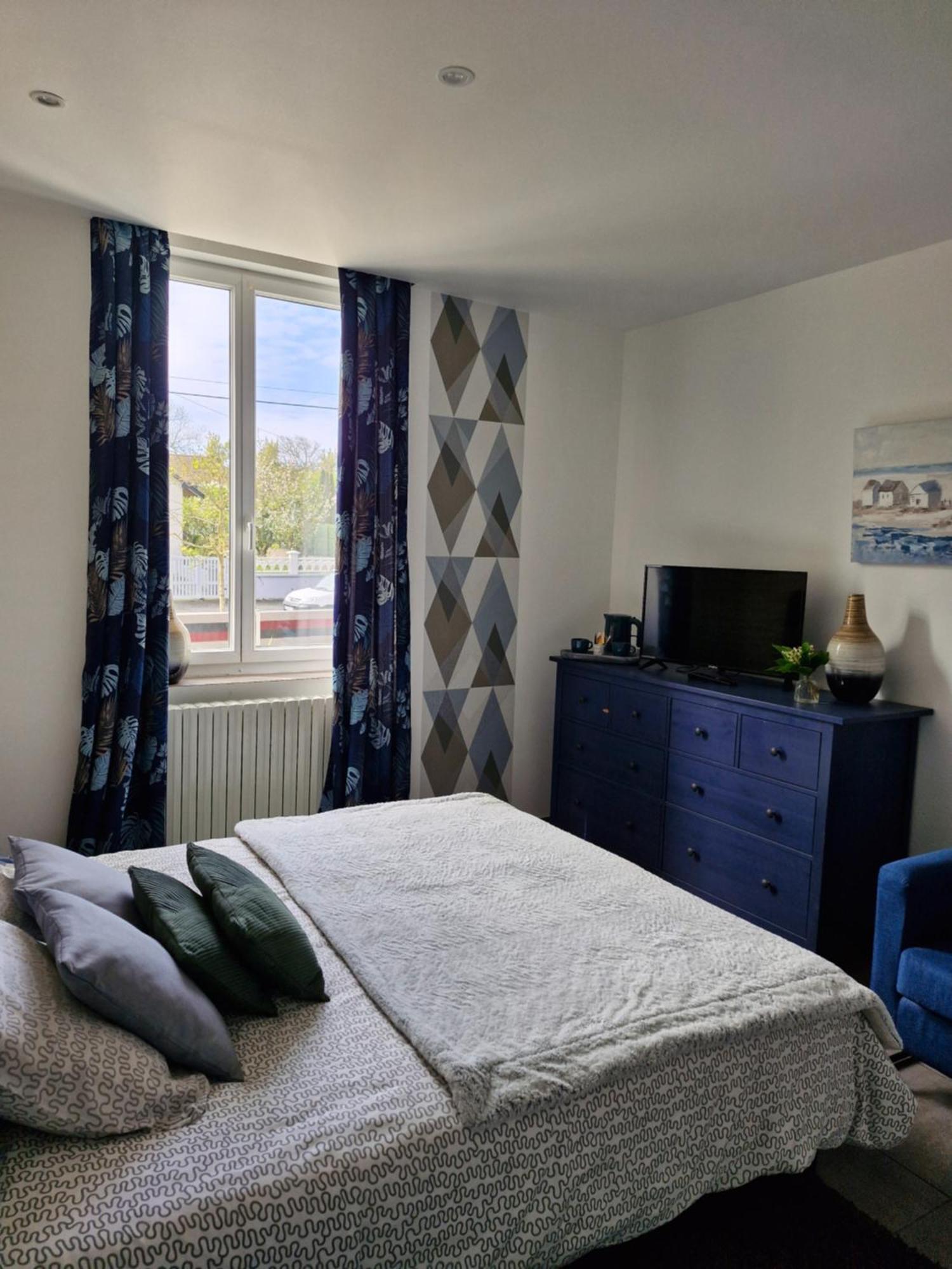 Hotel Le 6 3 Home Port En Bessin Exterior foto